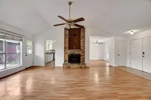 1311 Oak Hollow Dr, Friendswood, TX 77546 - Photo 5