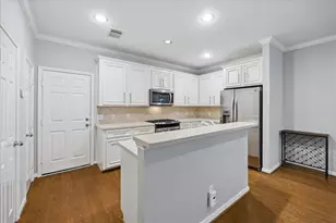 811 W Heights Hollow Ln, Houston, TX 77007 - Photo 9