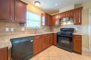 11015 WARATH Oak Ct, Houston, TX 77065 - Photo 5