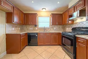 11015 WARATH Oak Ct, Houston, TX 77065 - Photo 3