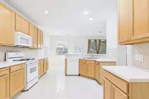 4702 Rolling View Ct, Houston, TX 77345 - Photo 7