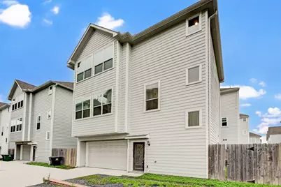 705 Rd Link Road, Houston, TX 77009 - Photo 3