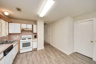 3831 E Traditions Ct, Houston, TX 77082 - Photo 9