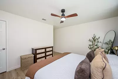 4827 Knotty Oaks Trail, Houston, TX 77045 - Photo 17
