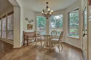 6 Meadow Cove Dr, The Woodlands, TX 77381 - Photo 15