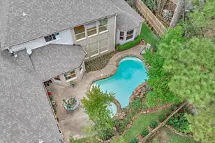 6 Meadow Cove Dr, The Woodlands, TX 77381 - Photo 17