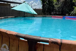 212 N Resident St, Wharton, TX 77488 - Photo 7