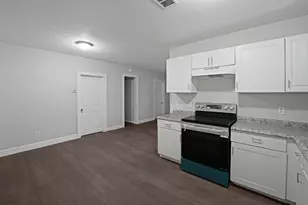 214 E 1st St, Deer Park, TX 77536 - Photo 13