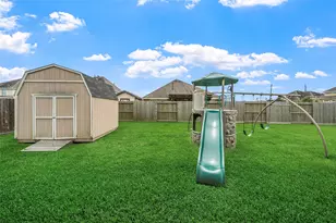 4002 Longwood Dr, Mont Belvieu, TX 77523 - Photo 23
