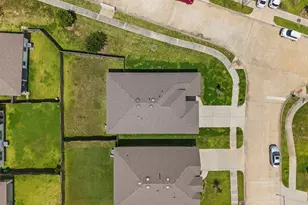 1702 Plantation Pl, Baytown, TX 77523 - Photo 9