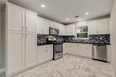 4627 Maple Street, Bellaire, TX 77401 - Photo 3