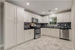 4627 Maple St, Bellaire, TX 77401 - Photo 3