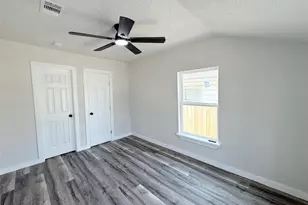 506 S Iowa St, La Porte, TX 77571 - Photo 5