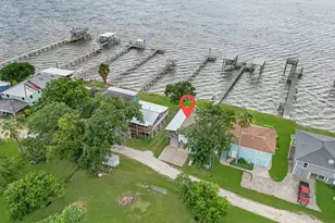 211 Captains Rd, Anahuac, TX 77514 - Photo 5