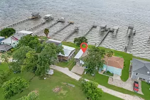 211 Captains Rd, Anahuac, TX 77514 - Photo 5