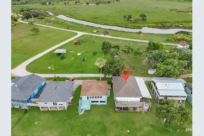 211 Captains Road, Anahuac, TX 77514 - Photo 7