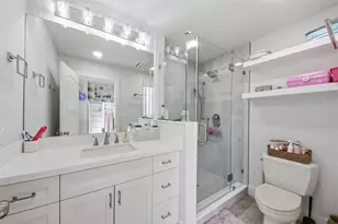 121 N Post Oak Ln, Houston, TX 77024 - Photo 23
