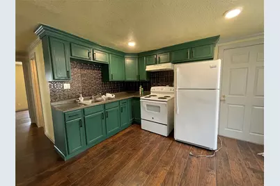 609 N Avenue D, Freeport, TX 77541 - Photo 5