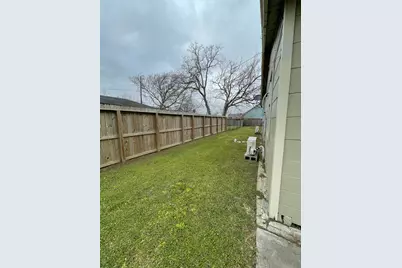 609 N Avenue D, Freeport, TX 77541 - Photo 11