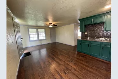 609 N Avenue D, Freeport, TX 77541 - Photo 3
