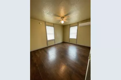 609 N Avenue D, Freeport, TX 77541 - Photo 7
