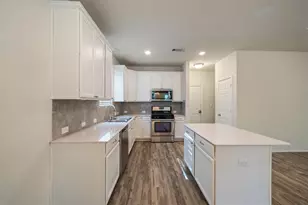 2055 Lost Timbers Dr, Conroe, TX 77304 - Photo 15