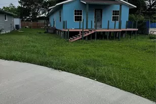 522 Grand Ave, Bacliff, TX 77518 - Photo 3