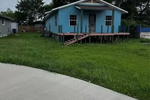 522 Grand Ave, Bacliff, TX 77518 - Photo 1