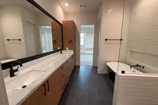 2414 Gray St, Houston, TX 77003 - Photo 9