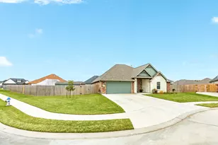 321 Yorktown Ave, Clute, TX 77531 - Photo 3
