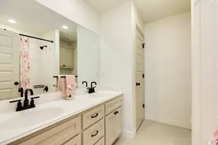 321 Yorktown Ave, Clute, TX 77531 - Photo 29