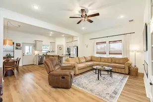 321 Yorktown Ave, Clute, TX 77531 - Photo 11