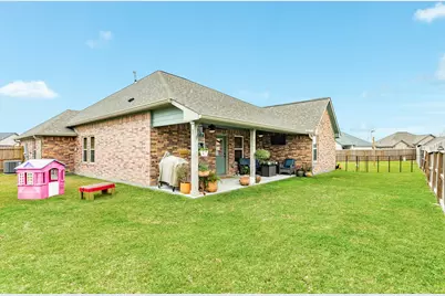 321 Yorktown Avenue, Clute, TX 77531 - Photo 5