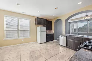 204 Echo Brook Ln, Dickinson, TX 77539 - Photo 9