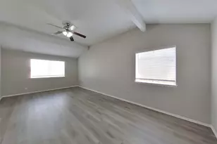 11118 Nepau Dr, Houston, TX 77477 - Photo 9