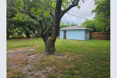 209 Franlee Street, La Marque, TX 77568 - Photo 13