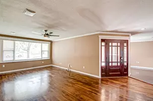 4804 Saxon St, Bellaire, TX 77401 - Photo 9