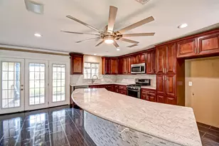 4804 Saxon St, Bellaire, TX 77401 - Photo 13