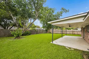 12211 Pompton Dr, Houston, TX 77089 - Photo 11
