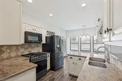 523 Aberdeen Way, Highlands, TX 77562 - Photo 5