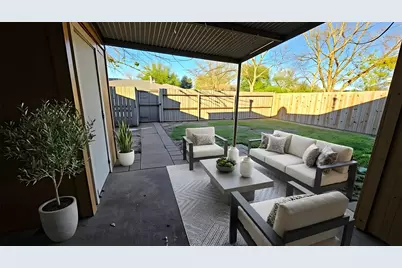 12822 Shannon Hills Drive, Houston, TX 77099 - Photo 11