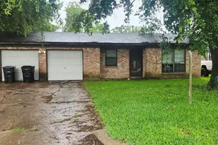509 Debbie Ln, Alvin, TX 77511 - Photo 1