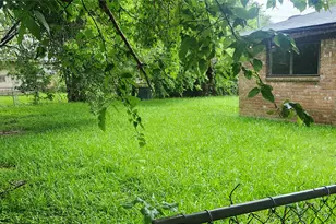 509 Debbie Ln, Alvin, TX 77511 - Photo 7