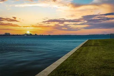 6319 Avenue L, Galveston, TX 77551 - Photo 9