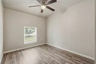 225 19th Ave N, Texas City, TX 77590 - Photo 11