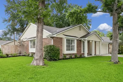 402 Forest Hills Drive, League City, TX 77573 - Photo 1