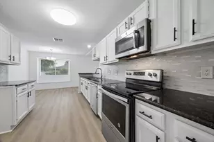 402 Forest Hills Dr, League City, TX 77573 - Photo 9