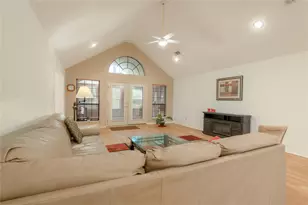 913 Cherry Hills Dr, Huntsville, TX 77340 - Photo 3