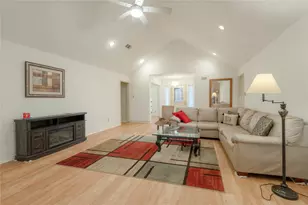 913 Cherry Hills Dr, Huntsville, TX 77340 - Photo 5