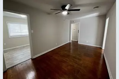 5655 Belneath Street, Houston, TX 77033 - Photo 9